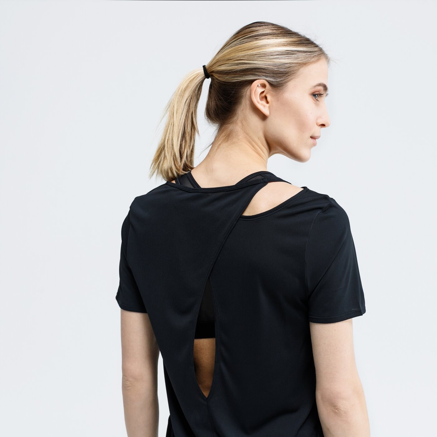 Koszulka damska NIKE T-SHIRT W NK SS RUNWAY cj1986-010 kolor czarny