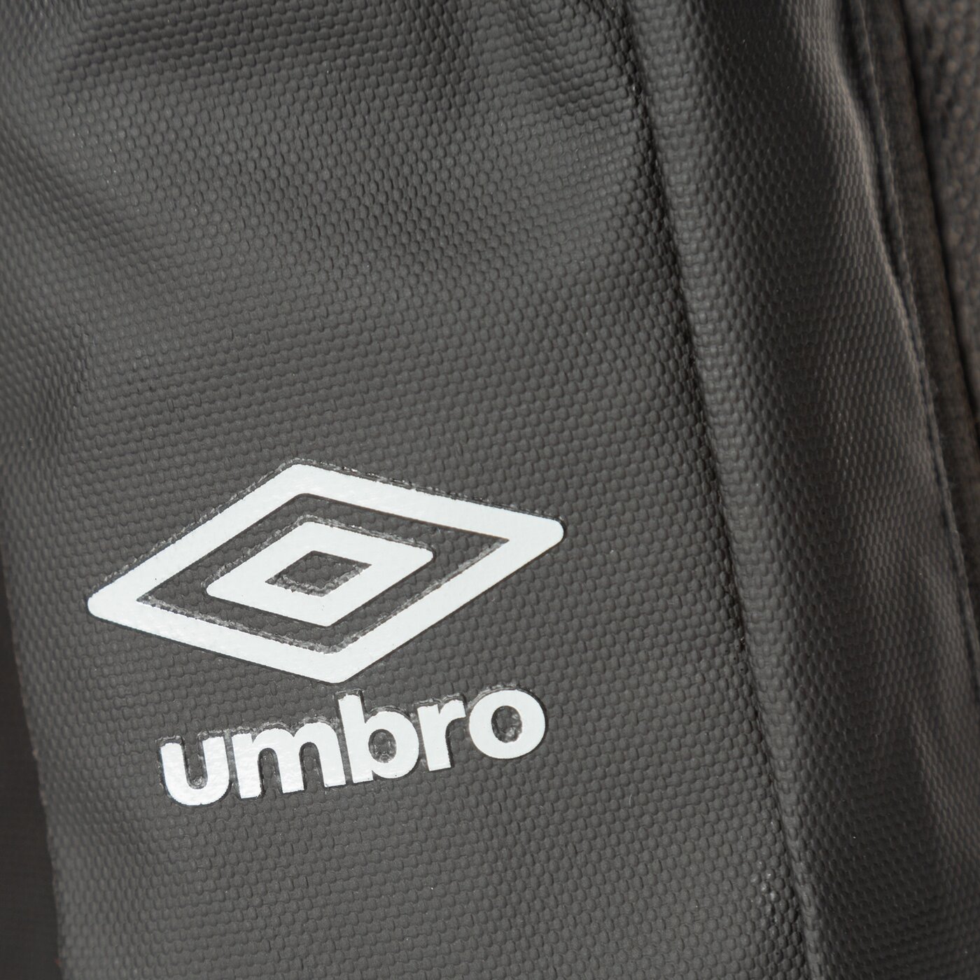 Torba sportowa damska UMBRO TOREBKA TECH TRAINING PI BAG 30821u-kk5 kolor czarny