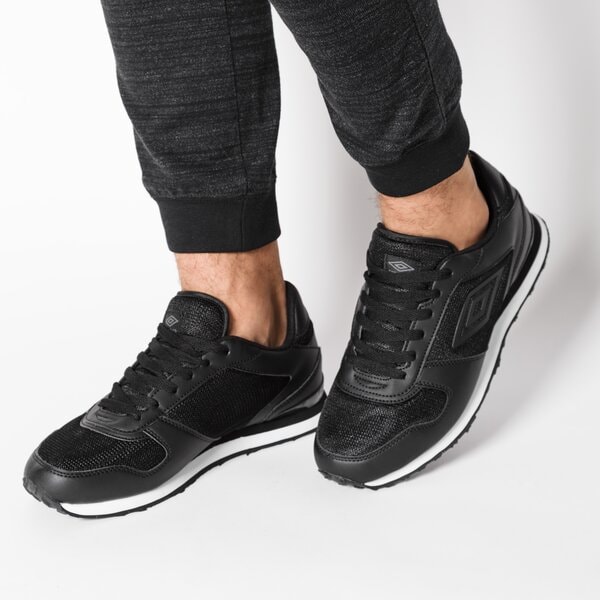 Buty sportowe męskie UMBRO TRAFFORD II LOW 45224ud88 kolor czarny