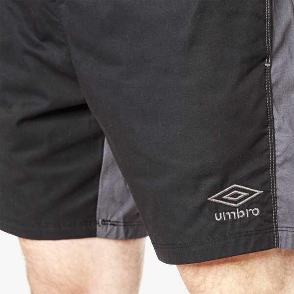Spodenki męskie UMBRO SZORTY WOVEN 65131u-hem kolor czarny