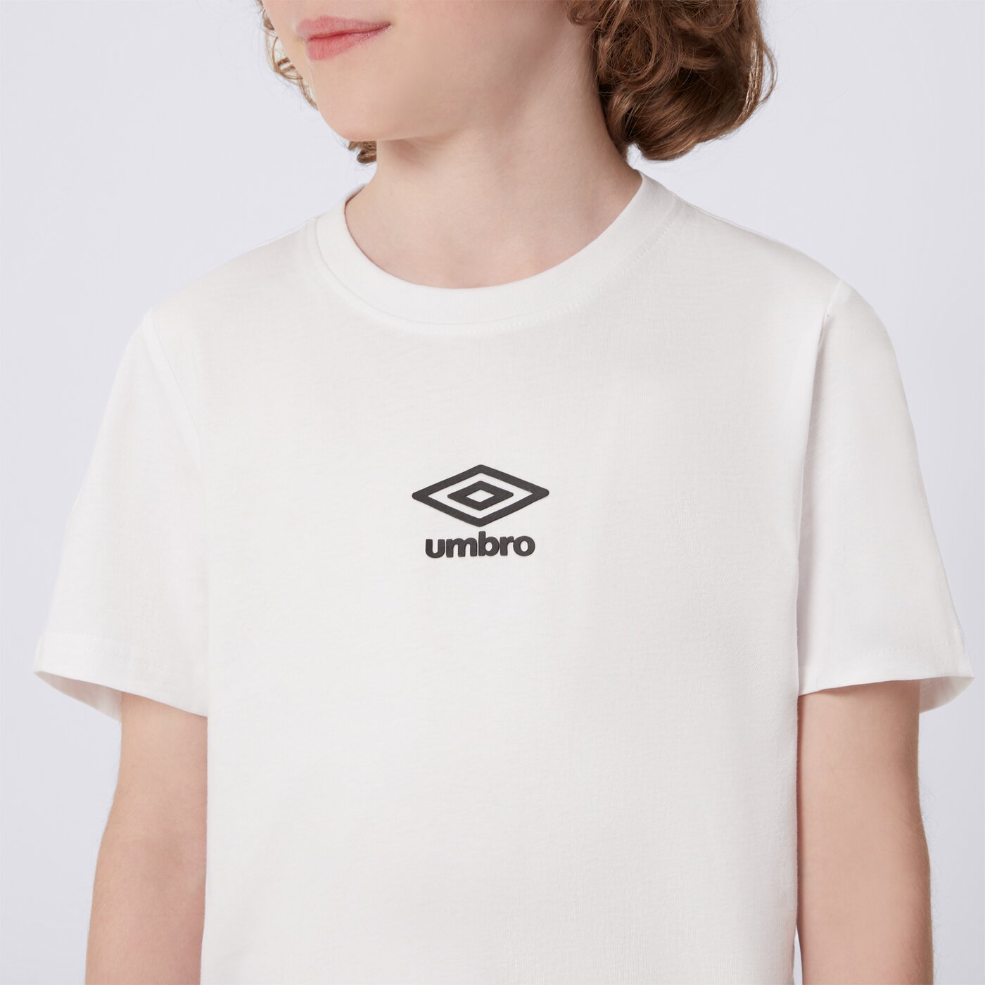 Koszulka dziecięca UMBRO T-SHIRT ESS SMALL LOGO JR ul125tsmj9001 kolor biały