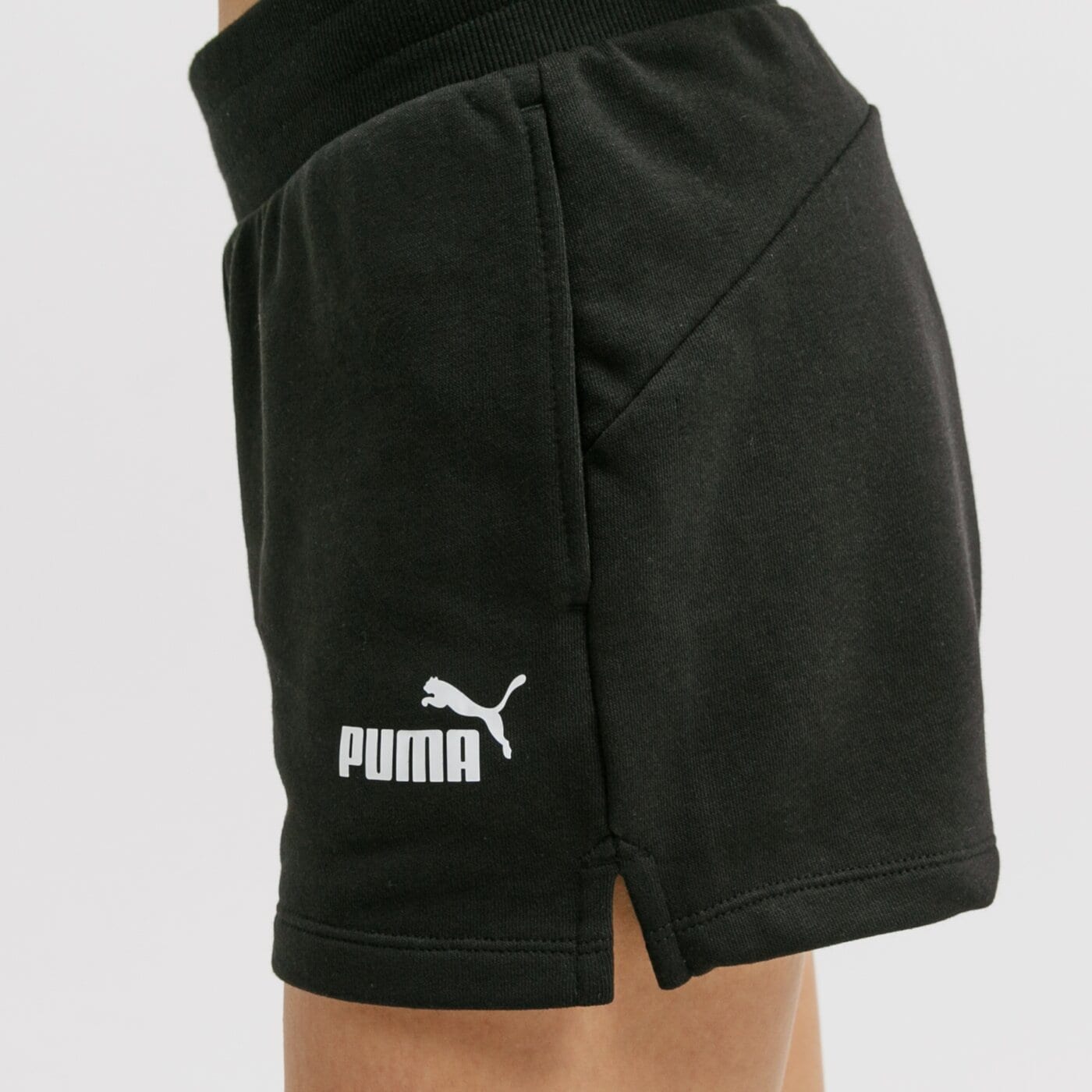 Spodenki damskie PUMA SZORTY ESS 4" SWEAT TR 586824 01 kolor czarny