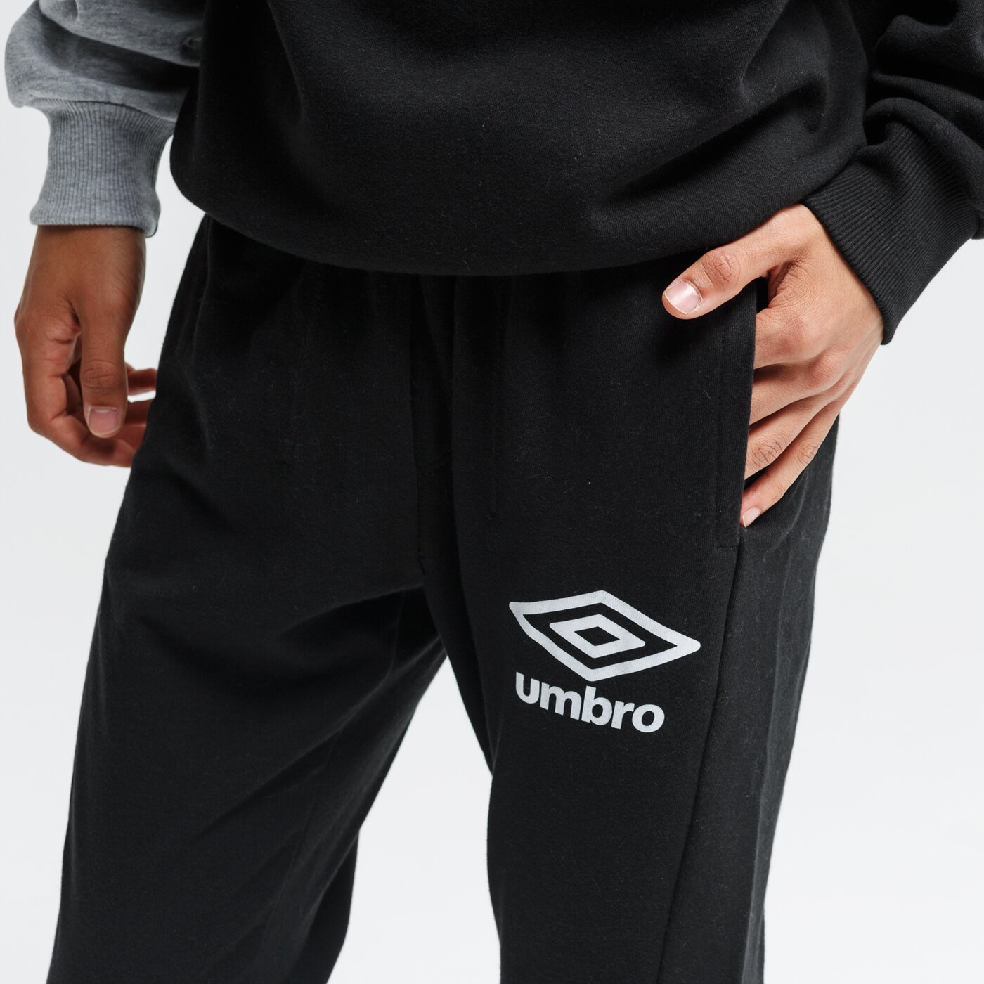 Spodnie dresowe męskie UMBRO SPODNIE SLIM FIT FLEECE 65513u-060 kolor czarny