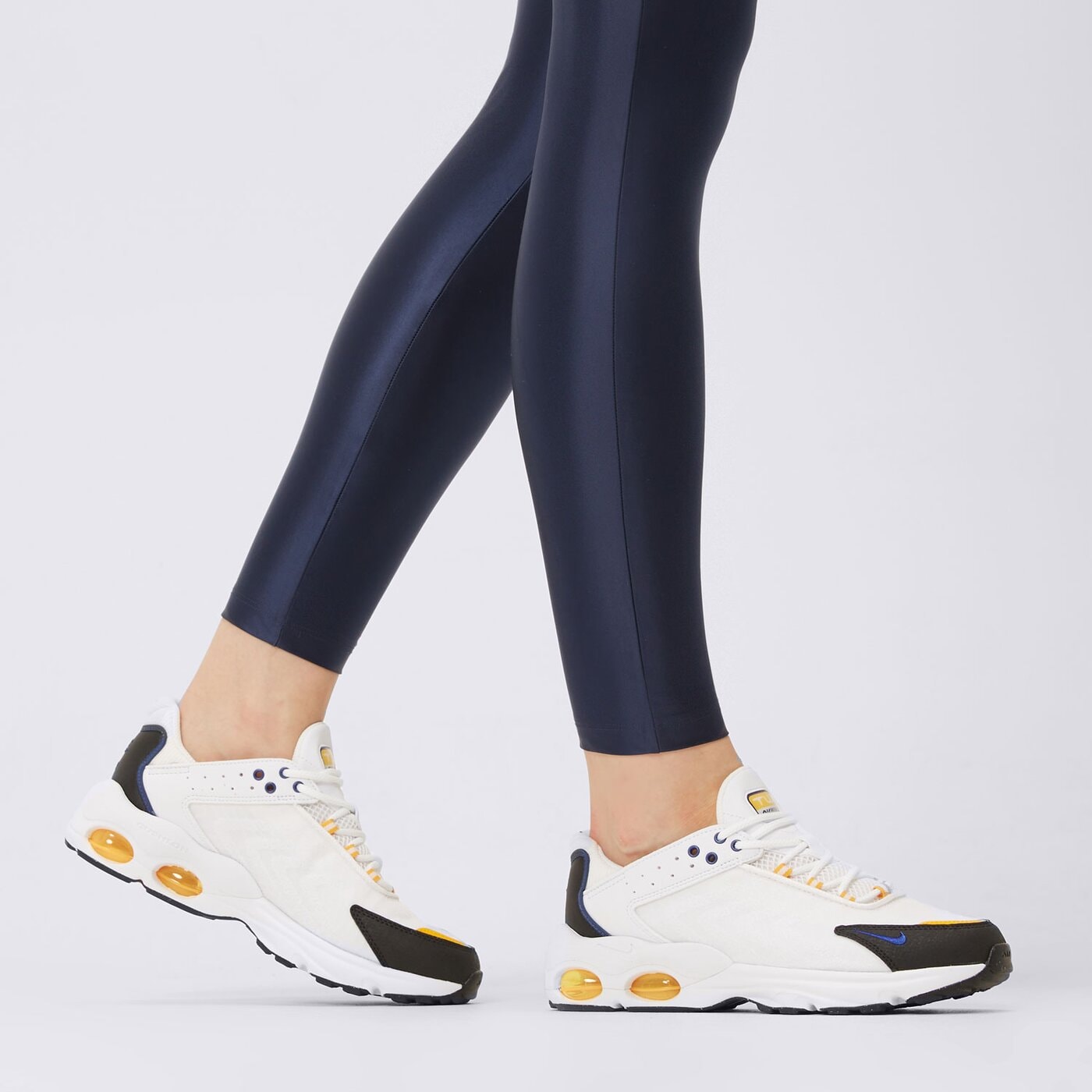 Buty dziecięce NIKE AIR MAX TW NN GS fj4606-100 kolor biały