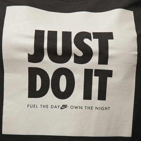 Koszulka damska NIKE T-SHIRT TEE- REFLECTIVE JDI 685514010 kolor czarny