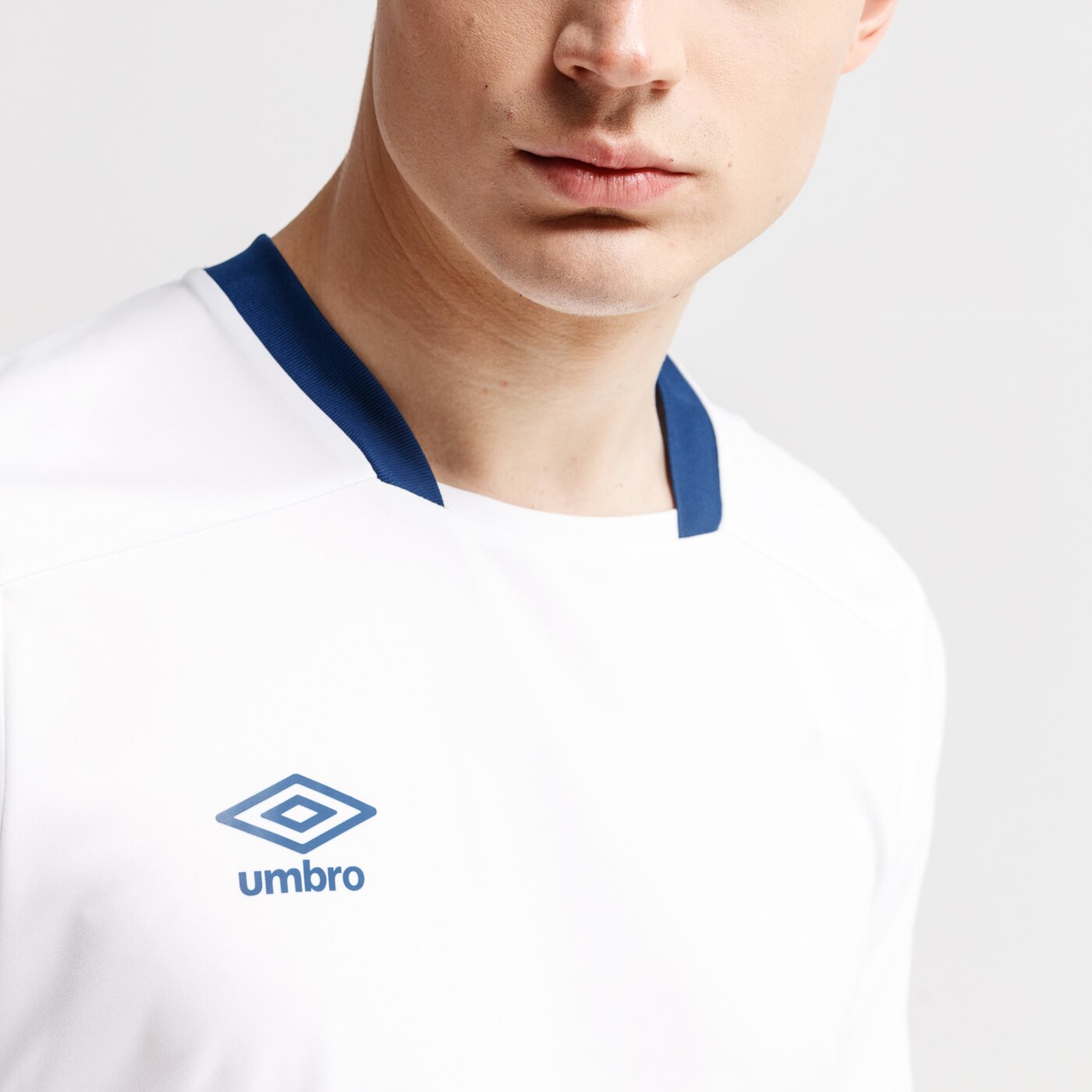 Koszulka męska UMBRO T-SHIRT SS CAPITAL JERSEY 64842u-ev3 kolor biały