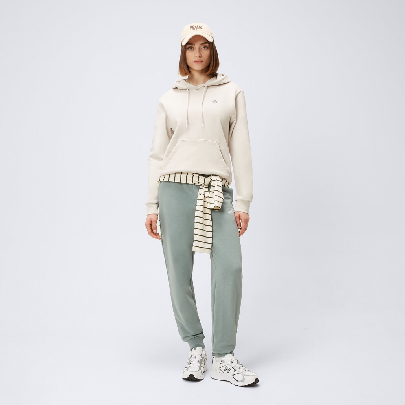 Spodnie dresowe damskie PUMA SPODNIE ESS SMALL NO. 1 682459 30 kolor zielony