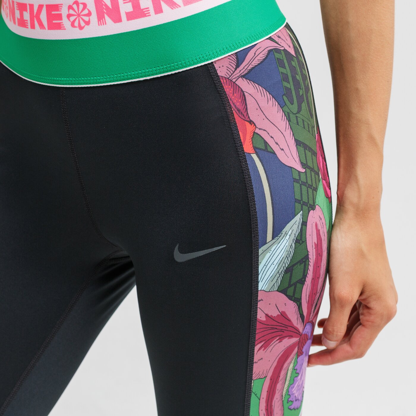 Spodnie dresowe damskie NIKE LEGGINGS NK ICNCLSH PRO PRT 7/8 TGT cu5032-010 kolor czarny