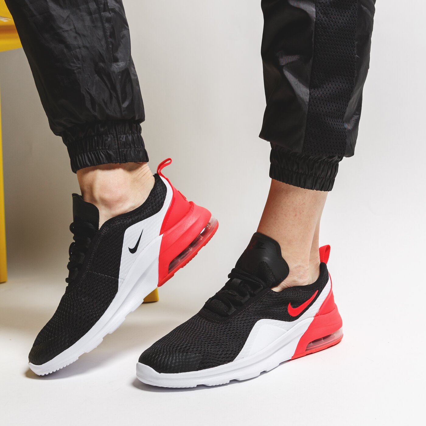 Buty dziecięce NIKE AIR MAX MOTION 2 aq2741007 kolor czarny