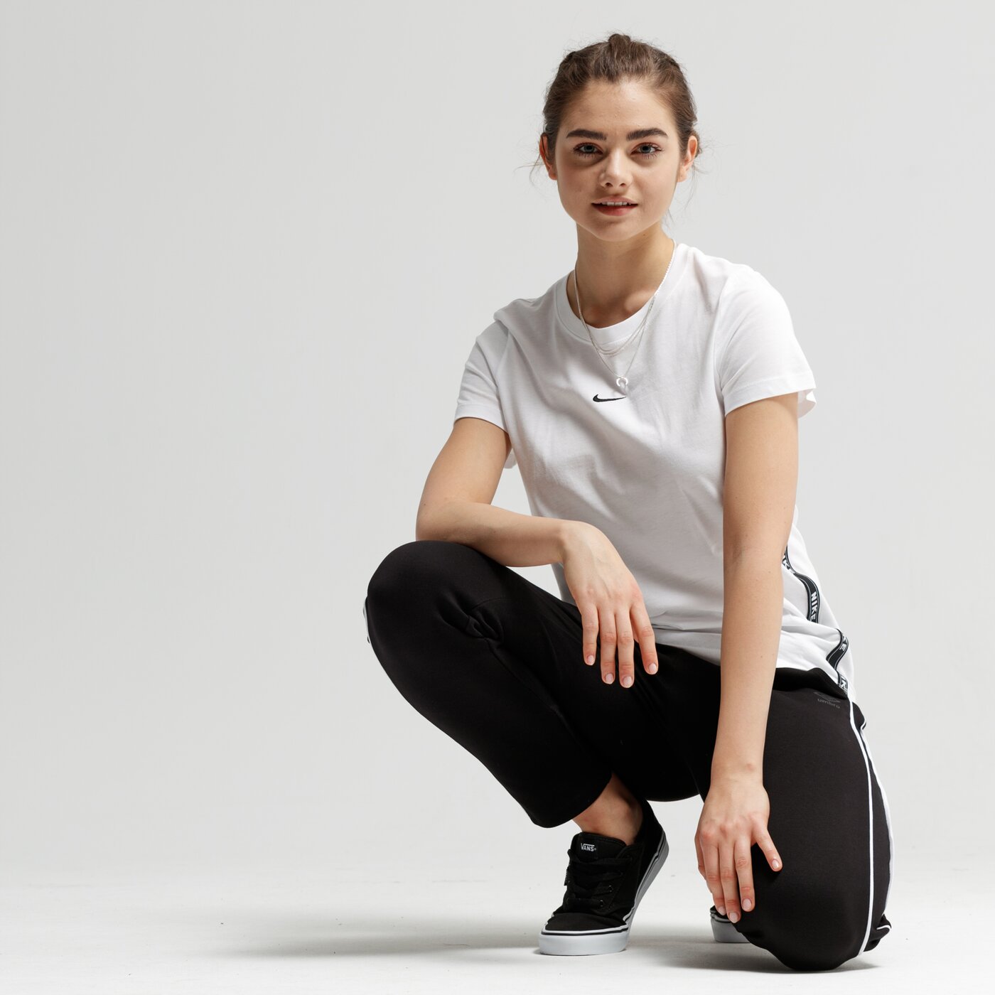 Koszulka damska NIKE T-SHIRT SS W NSW LOGO TAPE ar5340-100 kolor biały