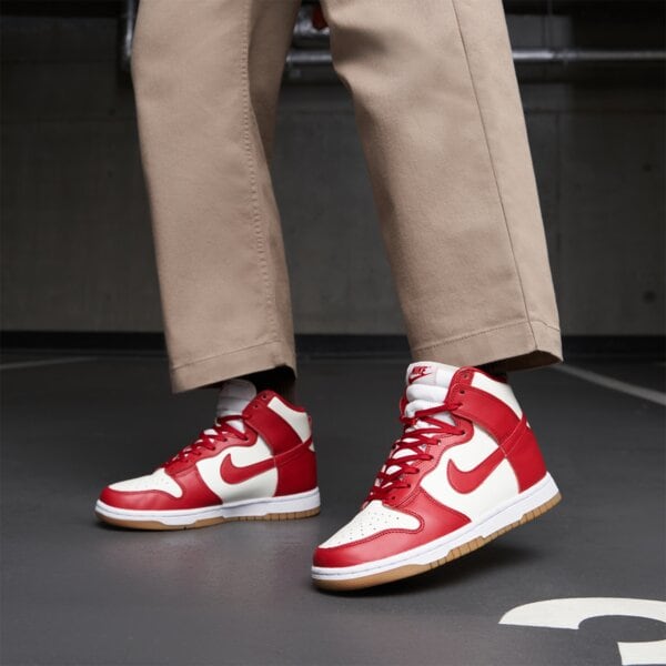 Buty sportowe damskie NIKE DUNK HIGH  dd1869-114 kolor czerwony