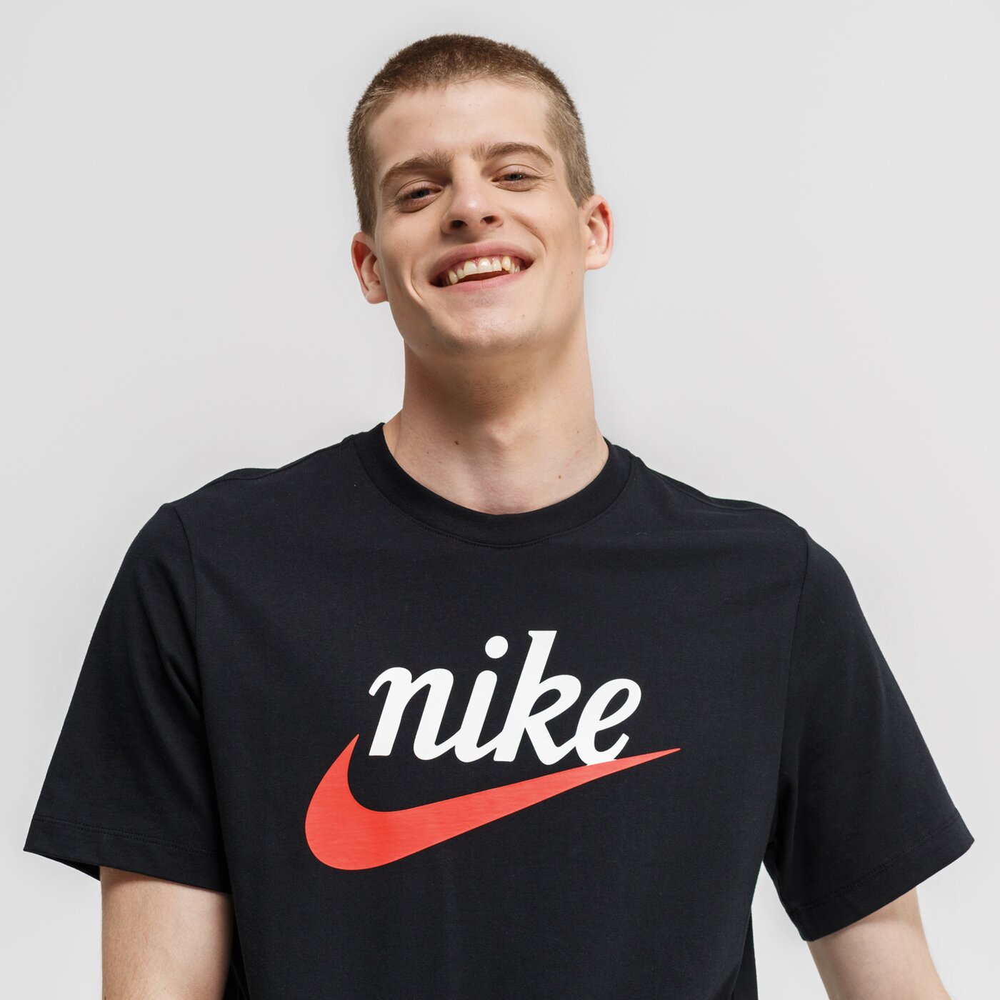 Koszulka męska NIKE T-SHIRT SS M NSW SS HERITAGE+ HBR bv7678-010 kolor czarny