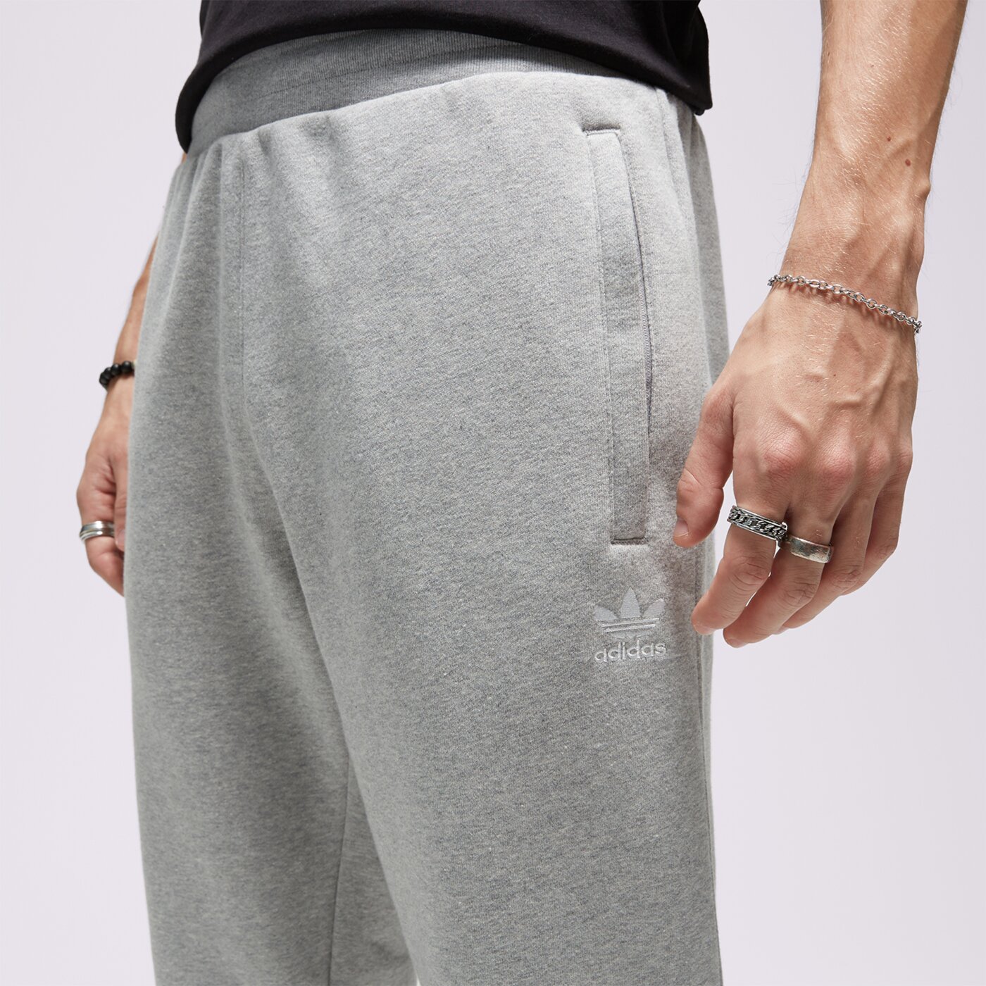 Spodnie dresowe męskie ADIDAS SPODNIE ESSENTIALS PANT ia4833 kolor szary
