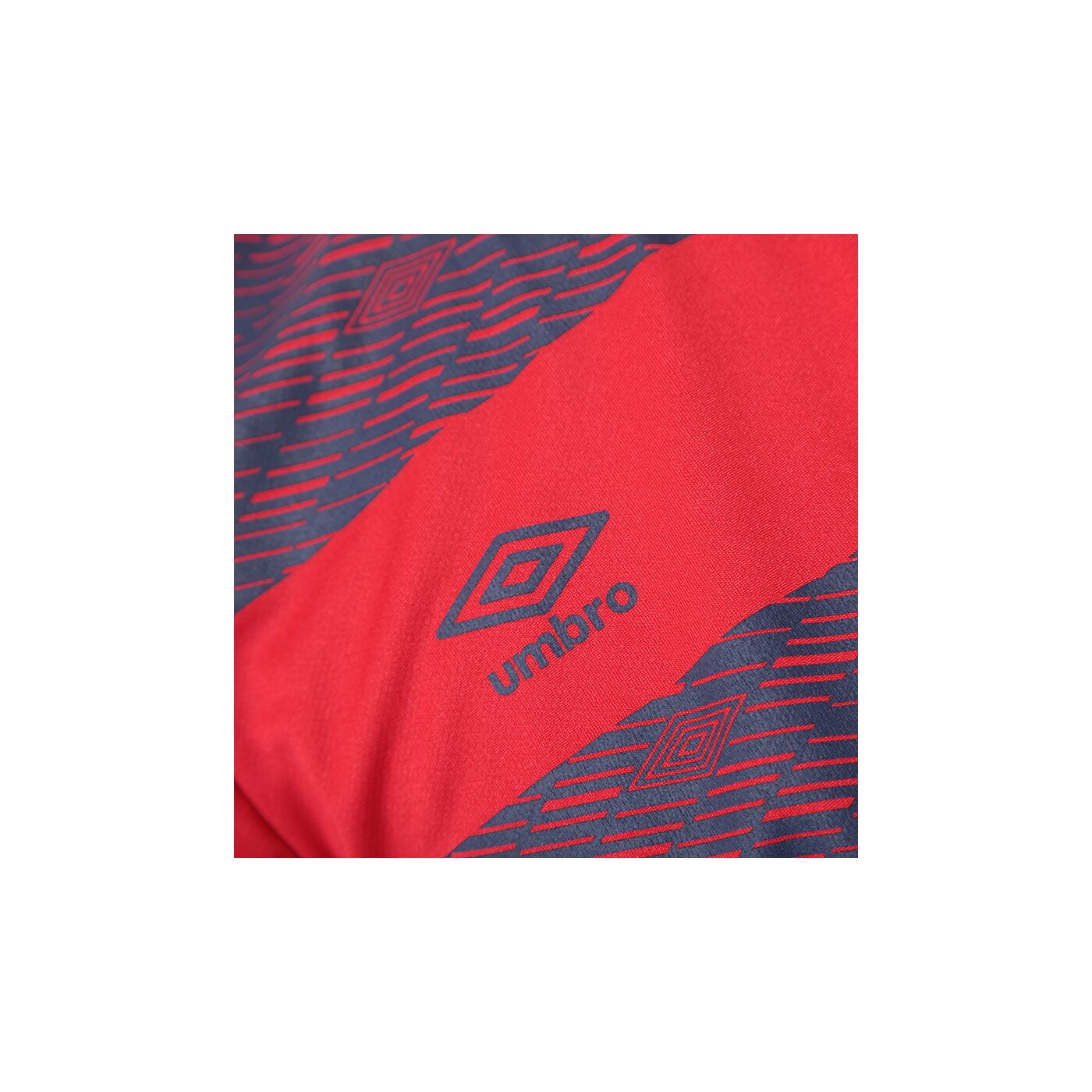 Koszulka męska UMBRO T-SHIRT TRAINING DIAMOND GRAPHIC POLY TEE 62571u7ra kolor czerwony