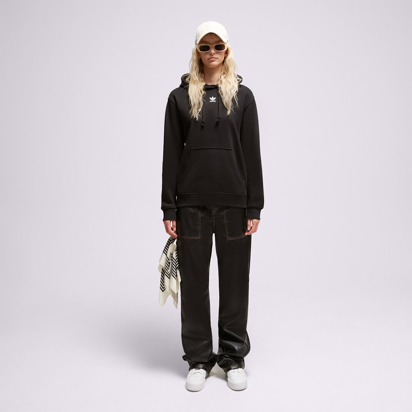 Bluza damska ADIDAS BLUZA Z KAPTUREM ia6420 kolor czarny