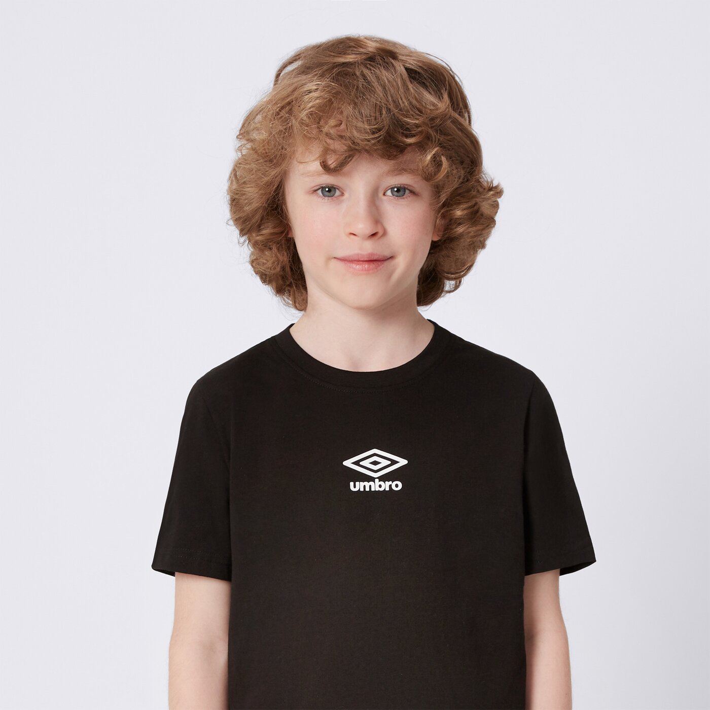 Koszulka dziecięca UMBRO T-SHIRT ESS SMALL LOGO JR ul125tsmj9002 kolor czarny