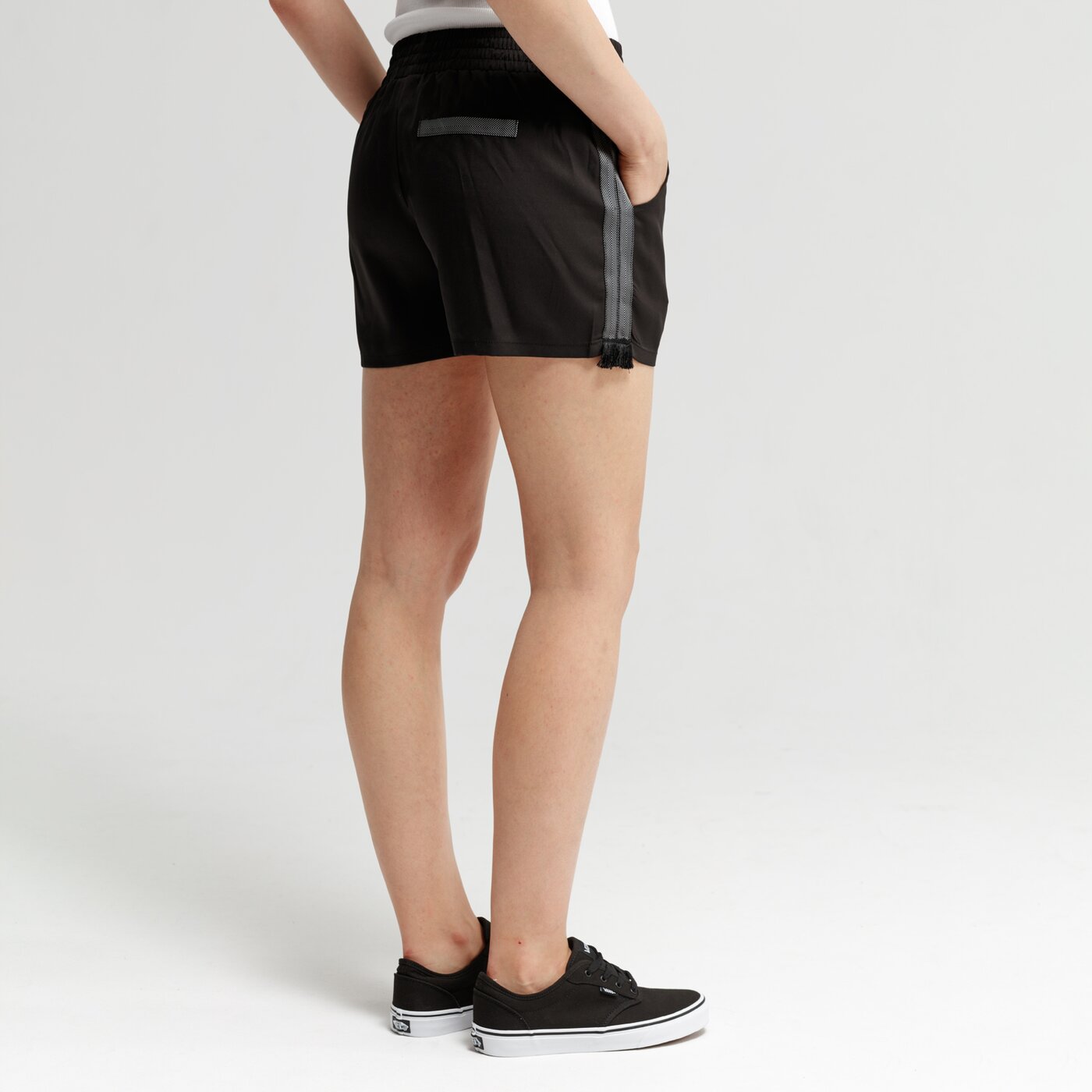 Spodenki damskie FEEWEAR SZORTY NAUTA fw19szd23001 kolor czarny