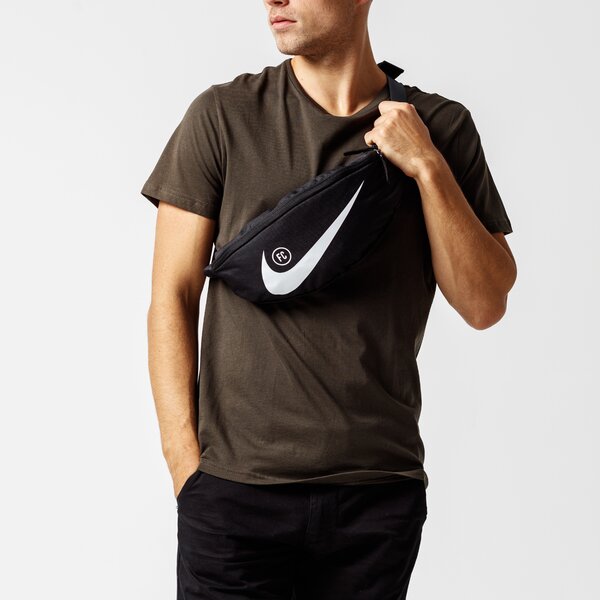 Nerka (saszetka na pas) damska sportowa NIKE NERKA NIKE F.C. ba6110-011 kolor czarny