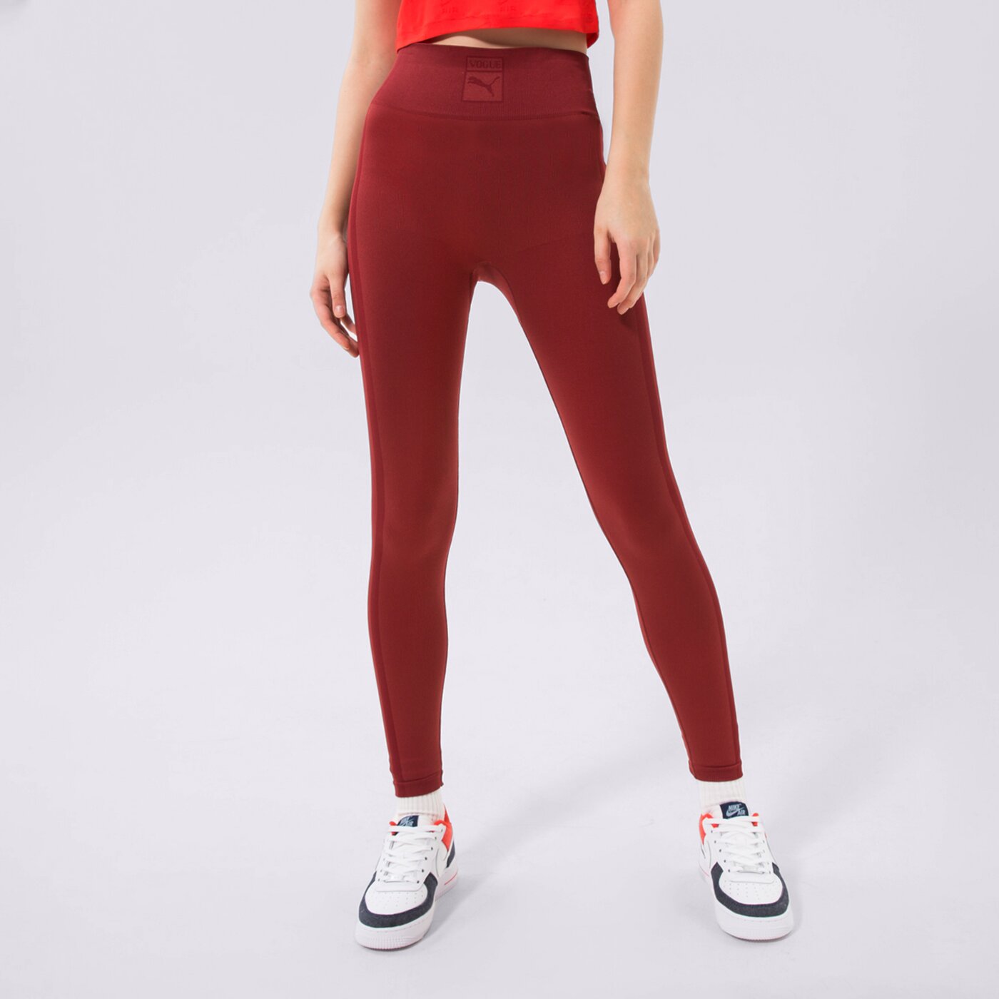 Spodnie dresowe damskie PUMA LEGGINGS PUMA X VOGUE SEAMLESS LEGGINGS 536694-22 kolor czerwony