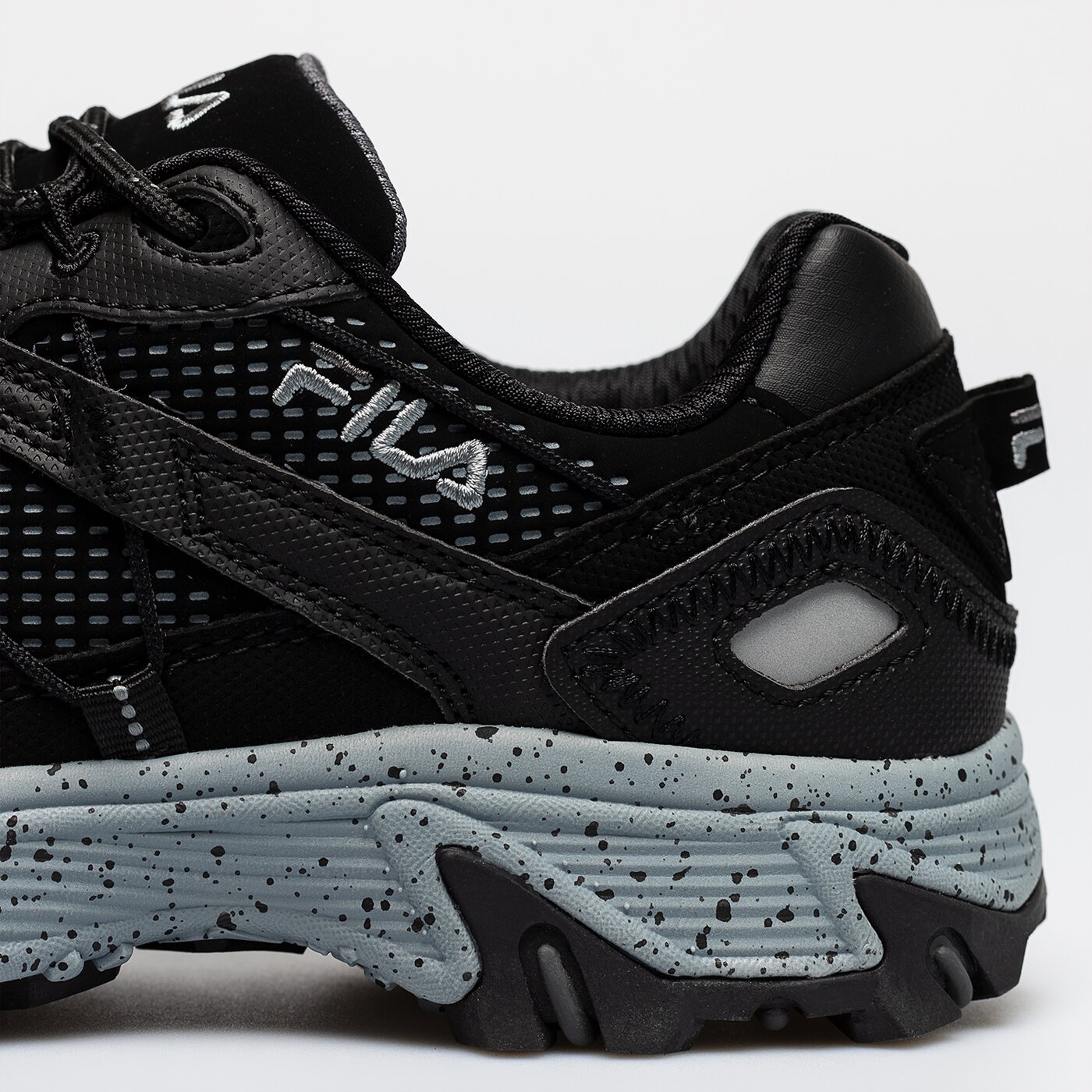 Buty outdoor męskie FILA GRAND TIER 1jm01661-002 kolor czarny