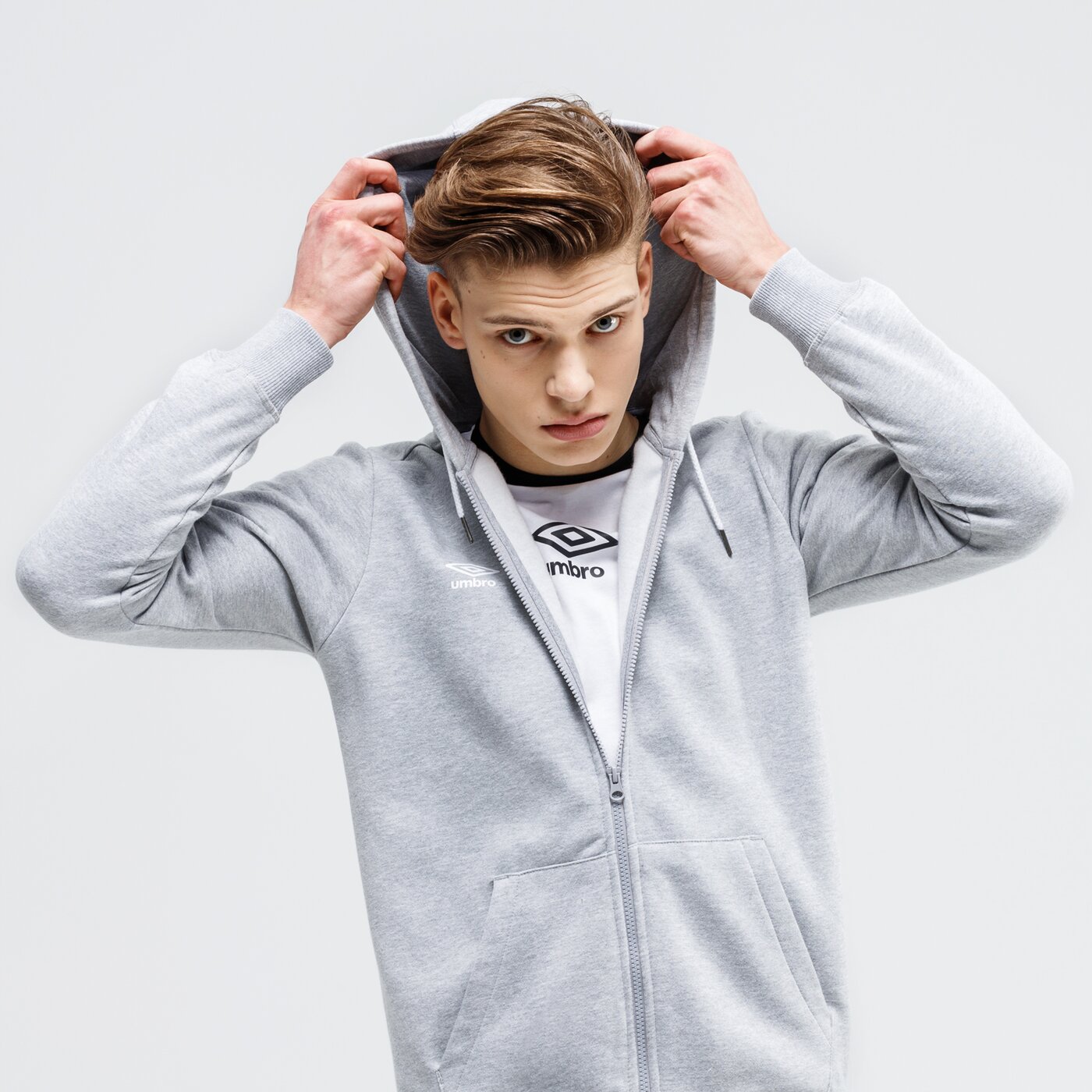 Bluza męska UMBRO BLUZA ROZPINANA Z KAPTUREM FW LARGE LOGO ZIP 65521u-263 kolor szary