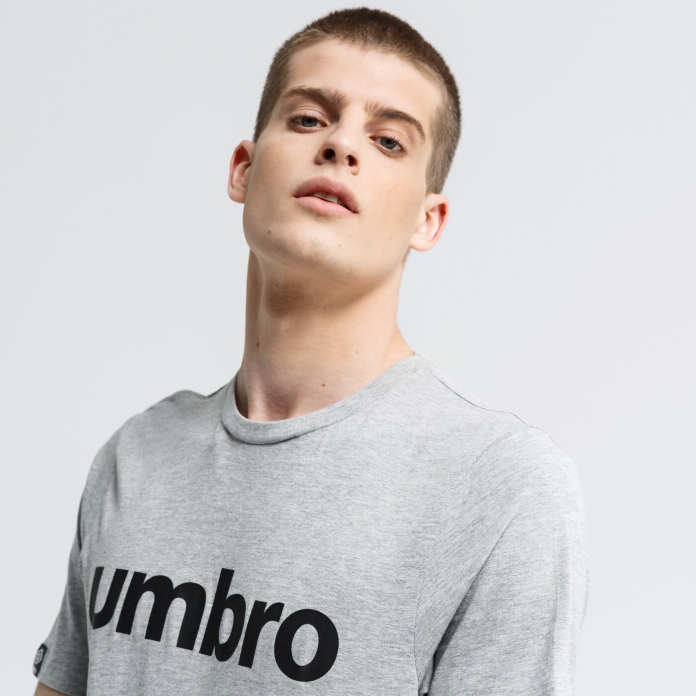 Koszulka męska UMBRO T-SHIRT SS LINEAR LOGO GRAPHIC 65551u-b43 kolor szary