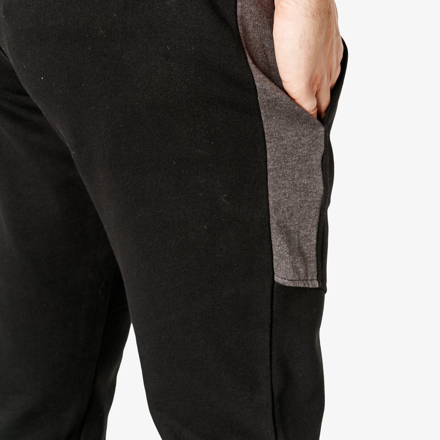 Spodnie dresowe męskie UMBRO SPODNIE PYRITE ul38spm03001 kolor czarny