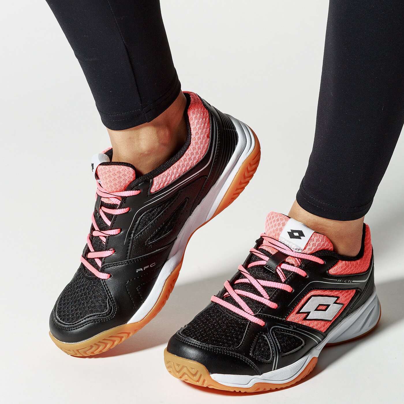 Buty treningowe dla dzieci LOTTO JUMPER 400 II JR L t6393 kolor czarny