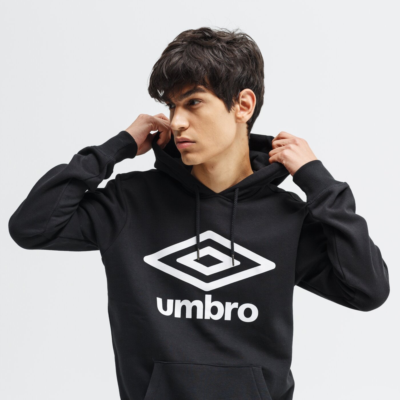 Bluza męska UMBRO BLUZA FW LARGE LOGO OH 65358u-060 kolor czarny