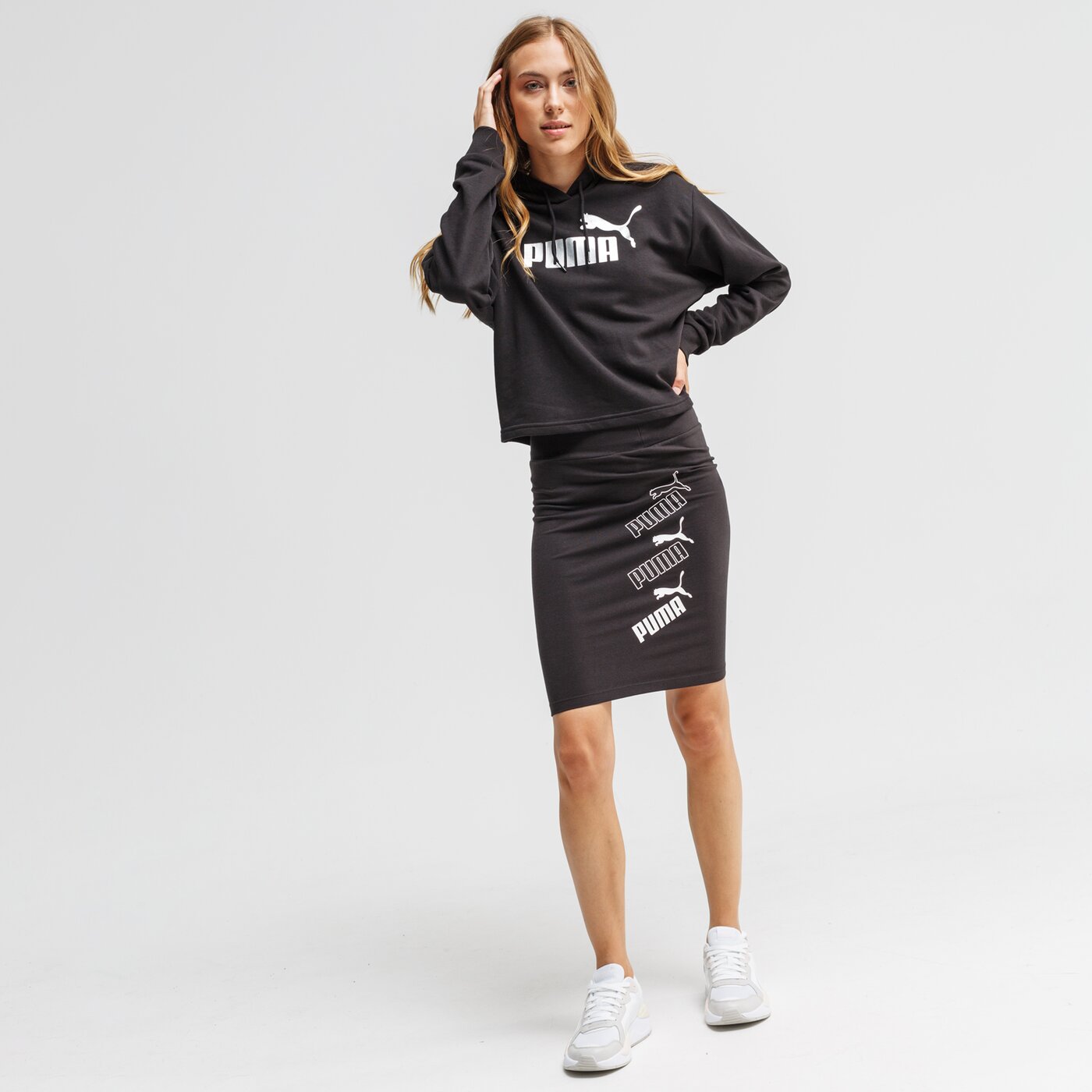 Bluza damska PUMA BLUZA Z KAPTUREM ESS+ METALLIC TR 582411 01 kolor czarny