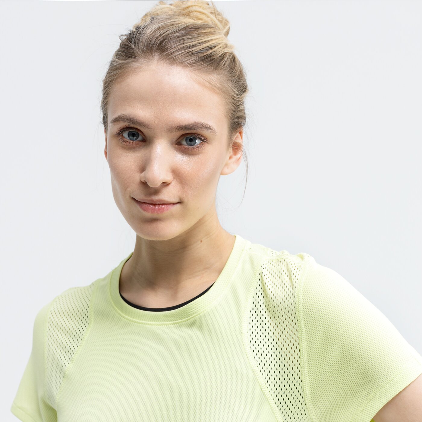 Koszulka damska NIKE T-SHIRT RUN 890353-367 kolor zielony