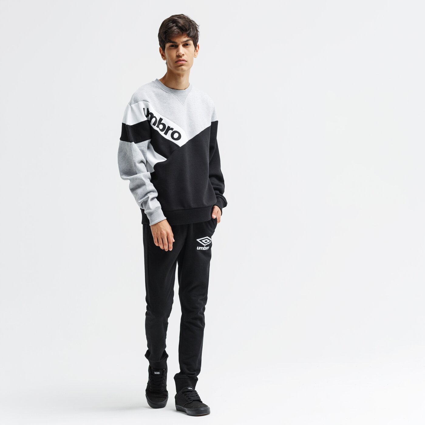 Bluza męska UMBRO BLUZA BRANDED VINTAGE PANELLED 65496u-hgu kolor czarny