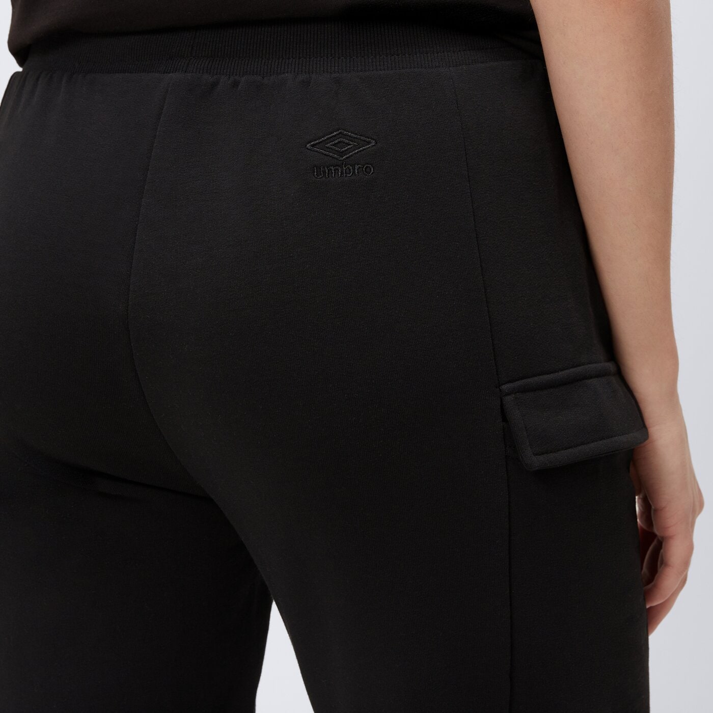 Spodnie dresowe damskie UMBRO SPODNIE CARGO ul125spd04001 kolor czarny