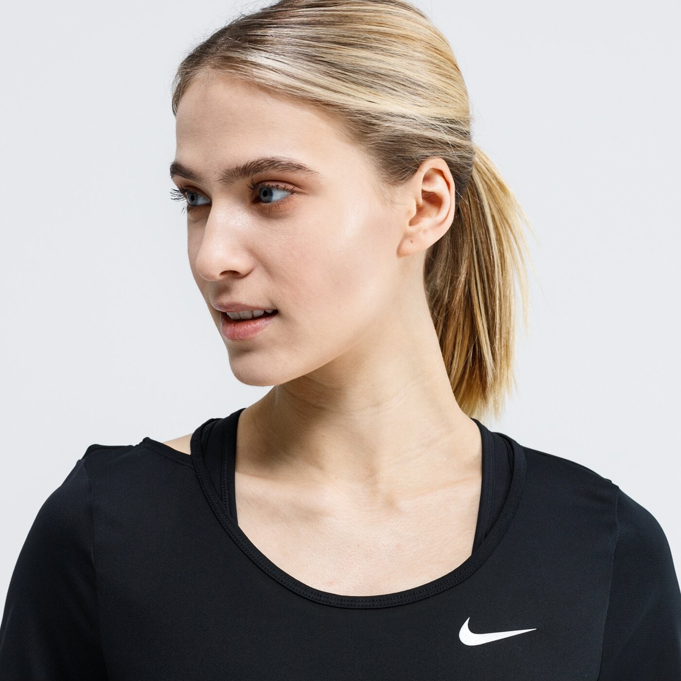 Koszulka damska NIKE T-SHIRT W NK SS RUNWAY cj1986-010 kolor czarny