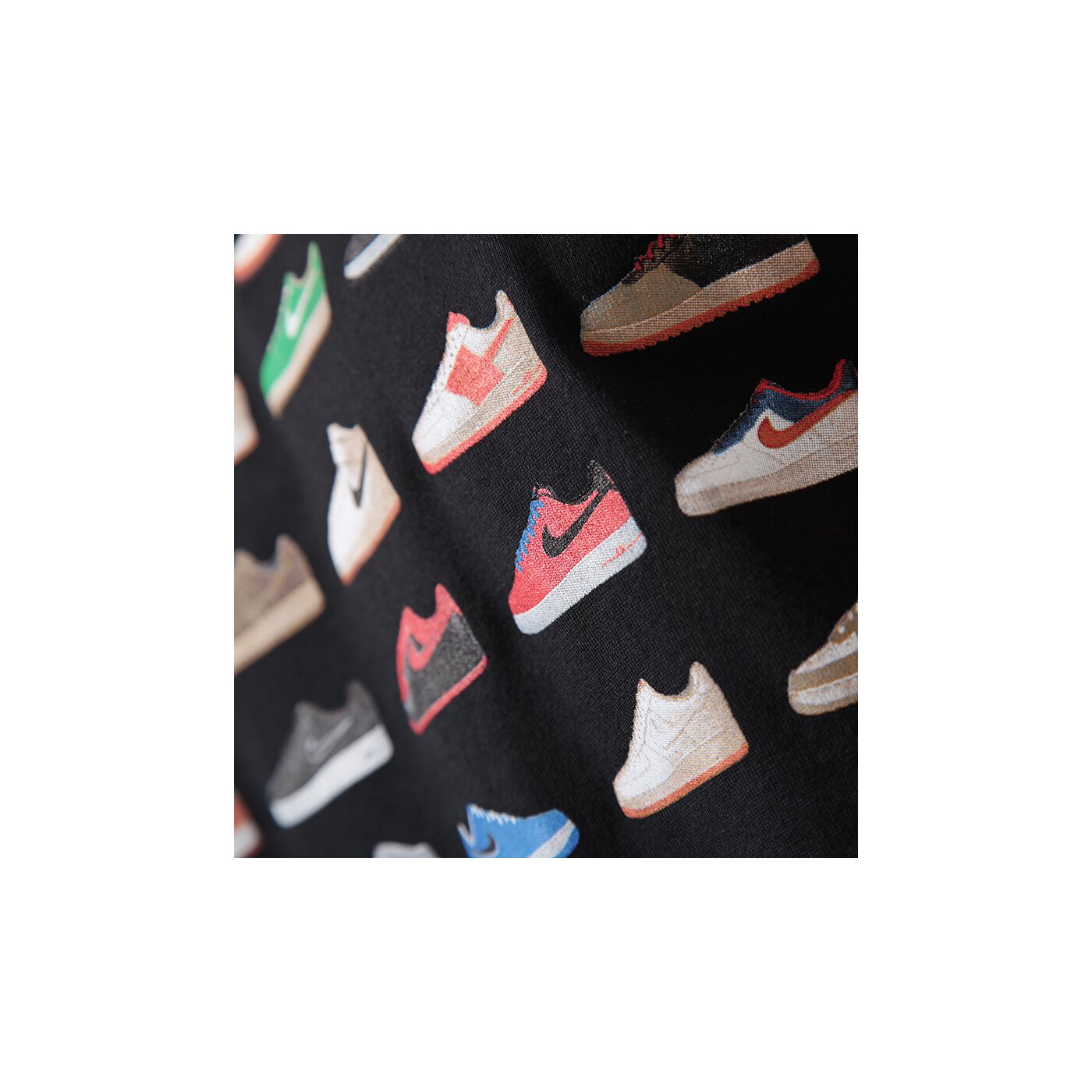 Koszulka męska NIKE T-SHIRT AF1 30 YEAR CELEBRATION TEE 618950010 kolor czarny