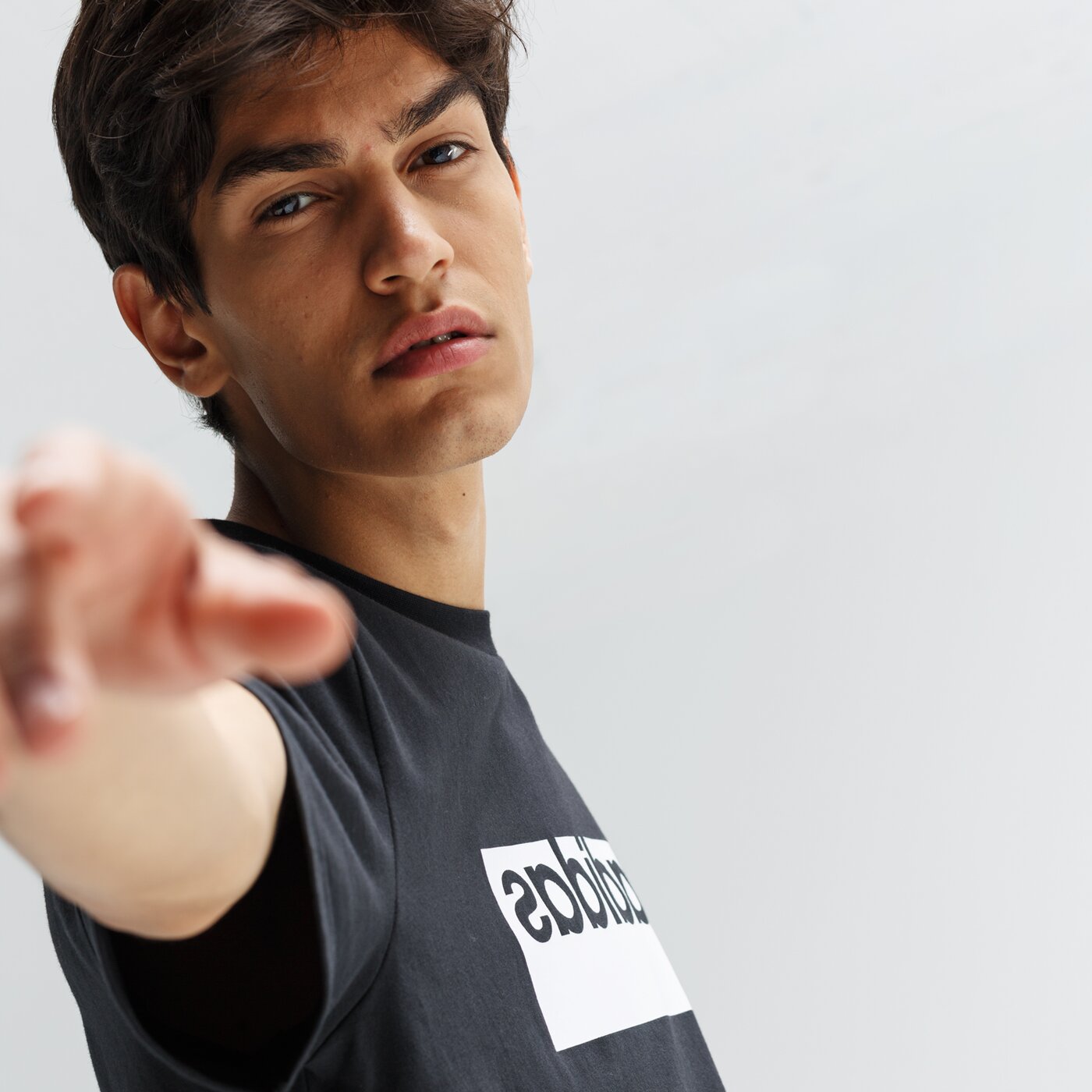 Koszulka męska ADIDAS T-SHIRT SS M BOX GRFX T 1 ei4564 kolor czarny