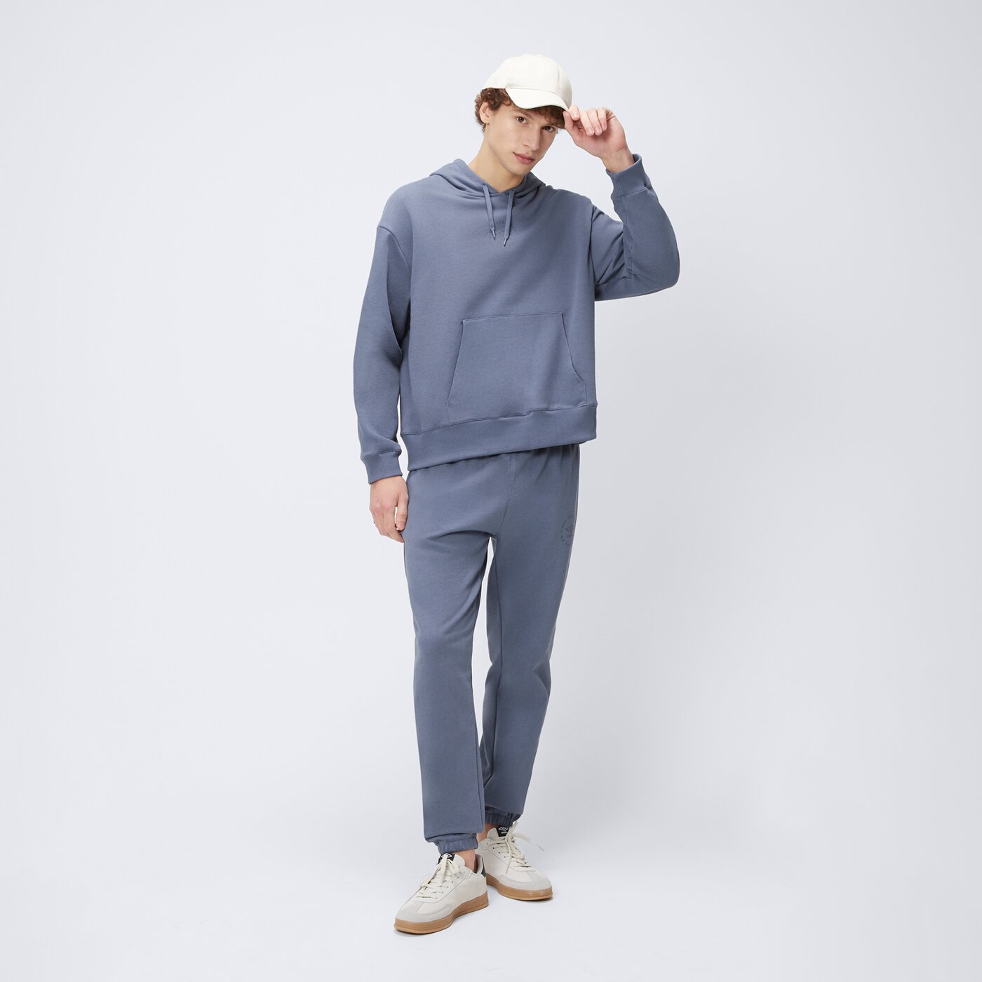 Spodnie dresowe męskie UMBRO SPODNIE RLXD JOGGER 66611u-g2b kolor niebieski