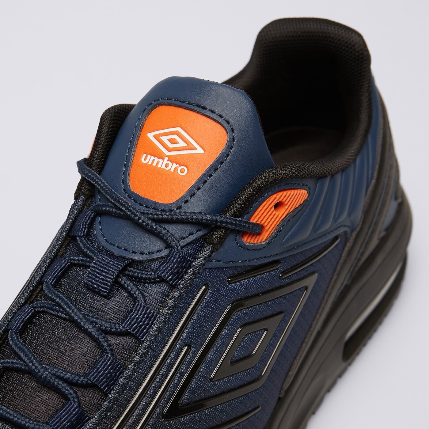 UMBRO PARANOID (UMMX224003) czarny | Męskie Buty treningowe