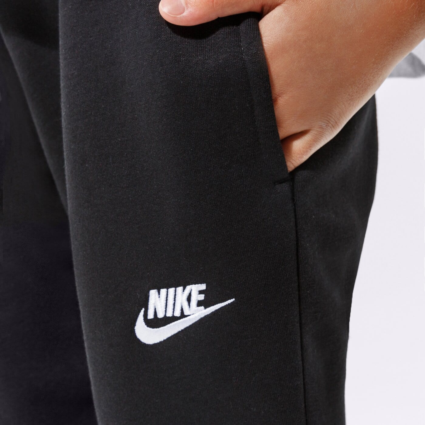 Spodnie dziecięce NIKE SPODNIE SPORTSWEAR CLUB FLEECE GIRL dc7207-010 kolor czarny