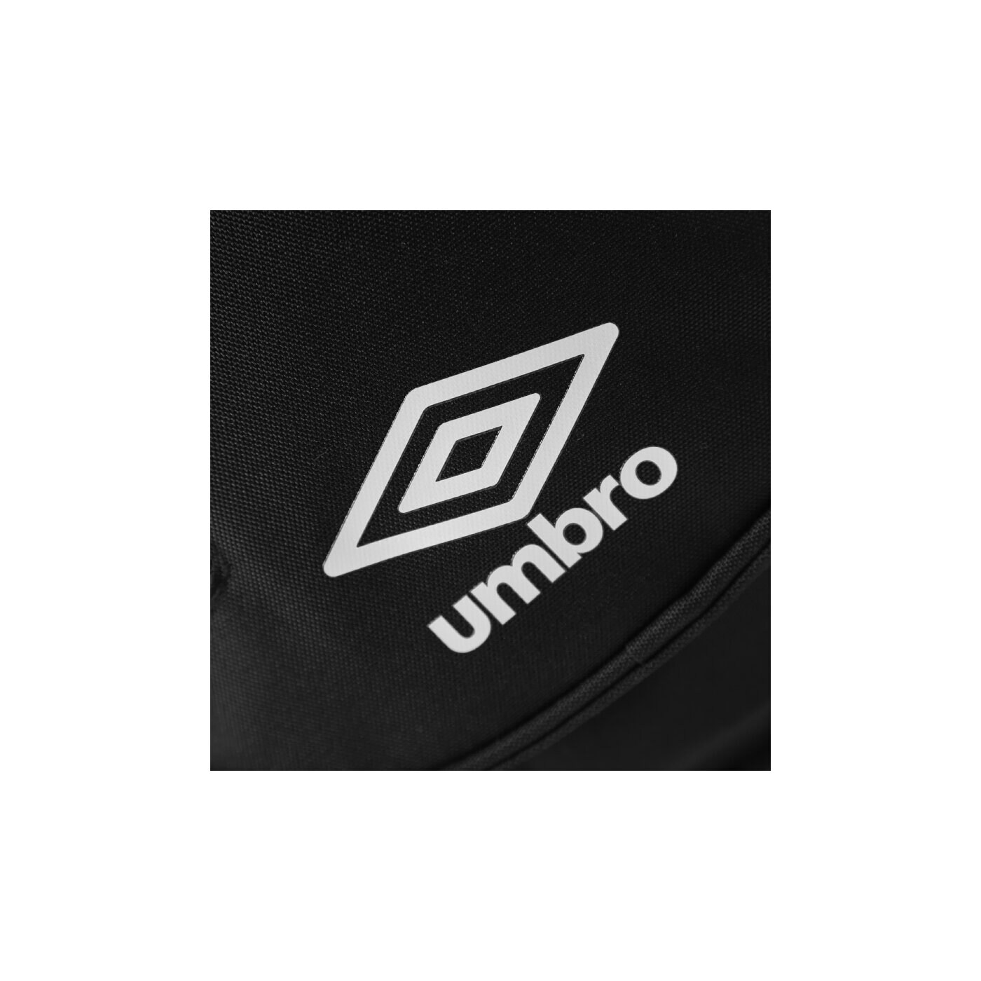 Plecak męski UMBRO PLECAK MEDIUM BACKPACK CZARNY 30477u090 kolor czarny