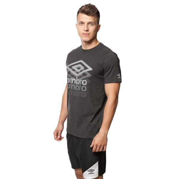 Koszulka męska UMBRO T-SHIRT GRAPHIC TEE LINE 63133udq7 kolor czarny