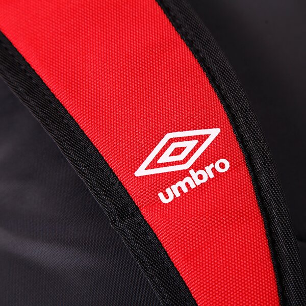 Plecak damski UMBRO PLECAK VELOCE III BLACK HIGH RISK RED CRIMSON 30465u8at kolor czerwony