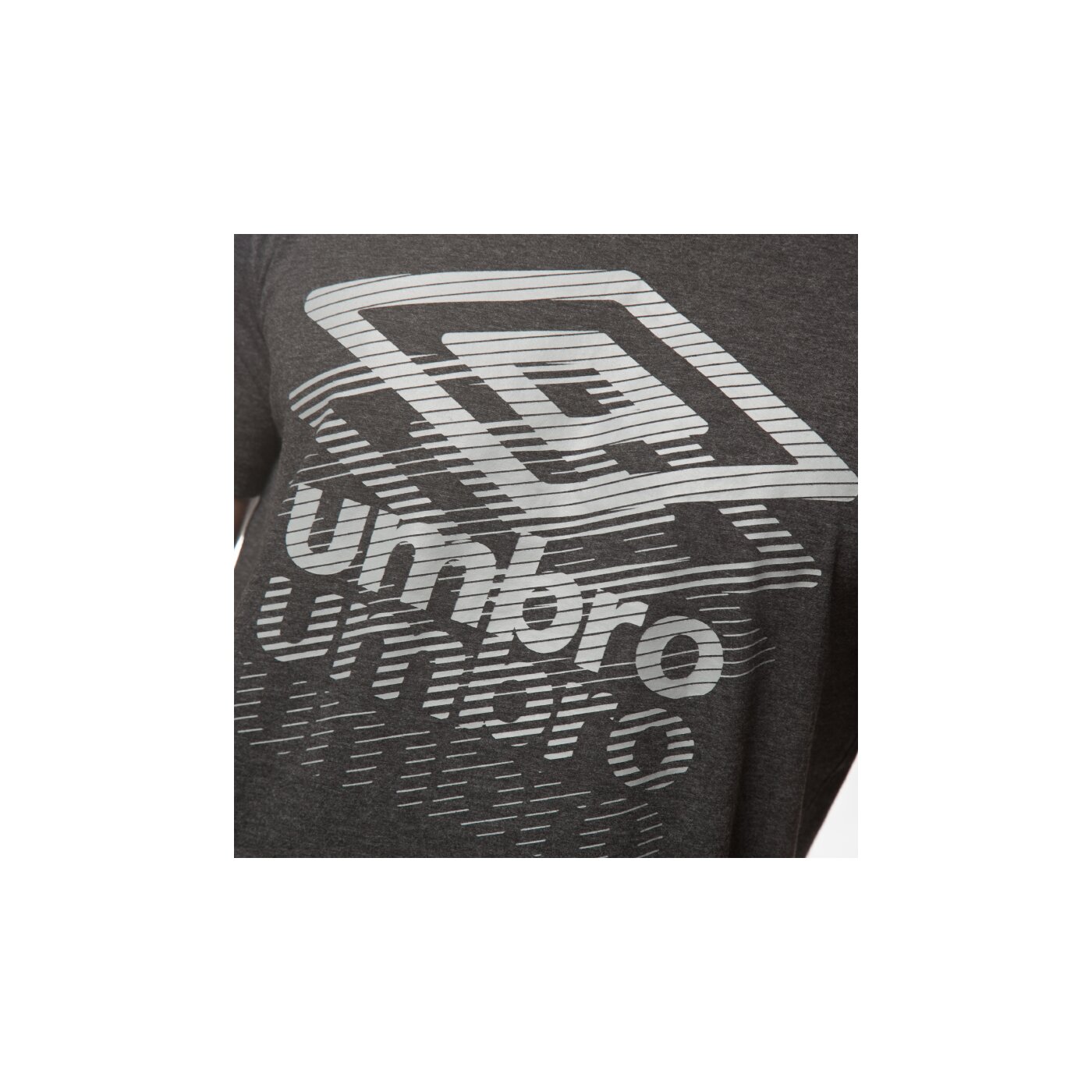 Koszulka męska UMBRO T-SHIRT GRAPHIC TEE LINE 63133udq7 kolor czarny