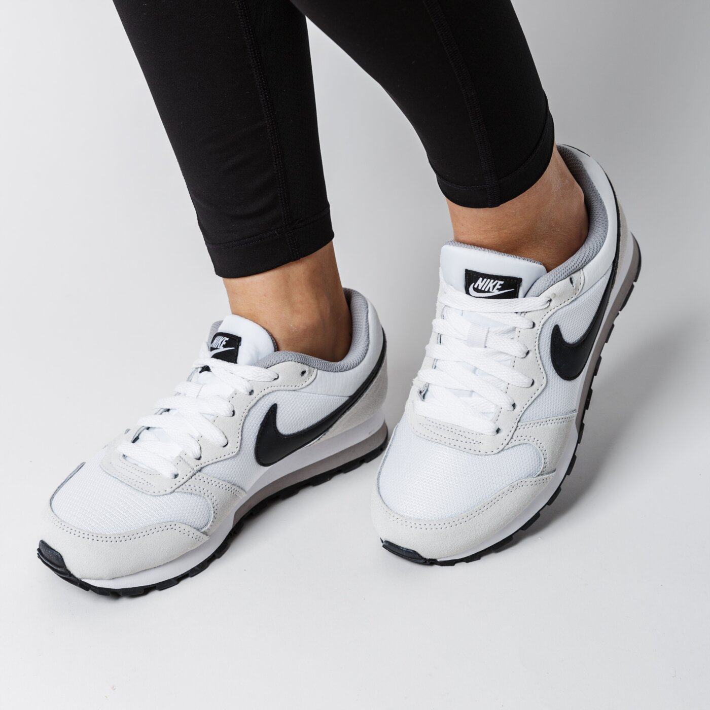 Buty sportowe damskie NIKE WMNS MD RUNNER 2  749869-100 kolor biały