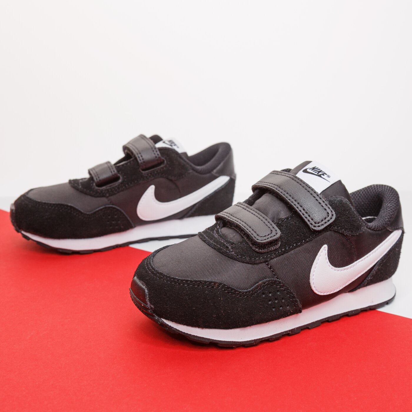 Buty dziecięce NIKE MD VALIANT cn8560-002 kolor czarny
