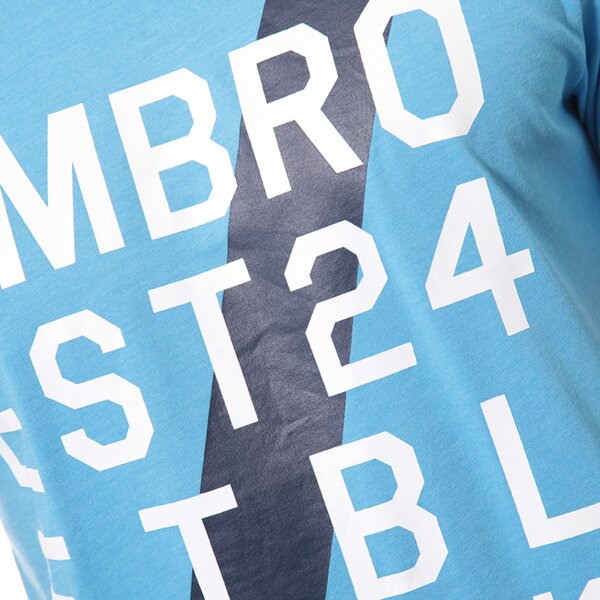 Koszulka męska UMBRO T-SHIRT GRAPHIC FTBL TEE 62582ucp1 kolor niebieski