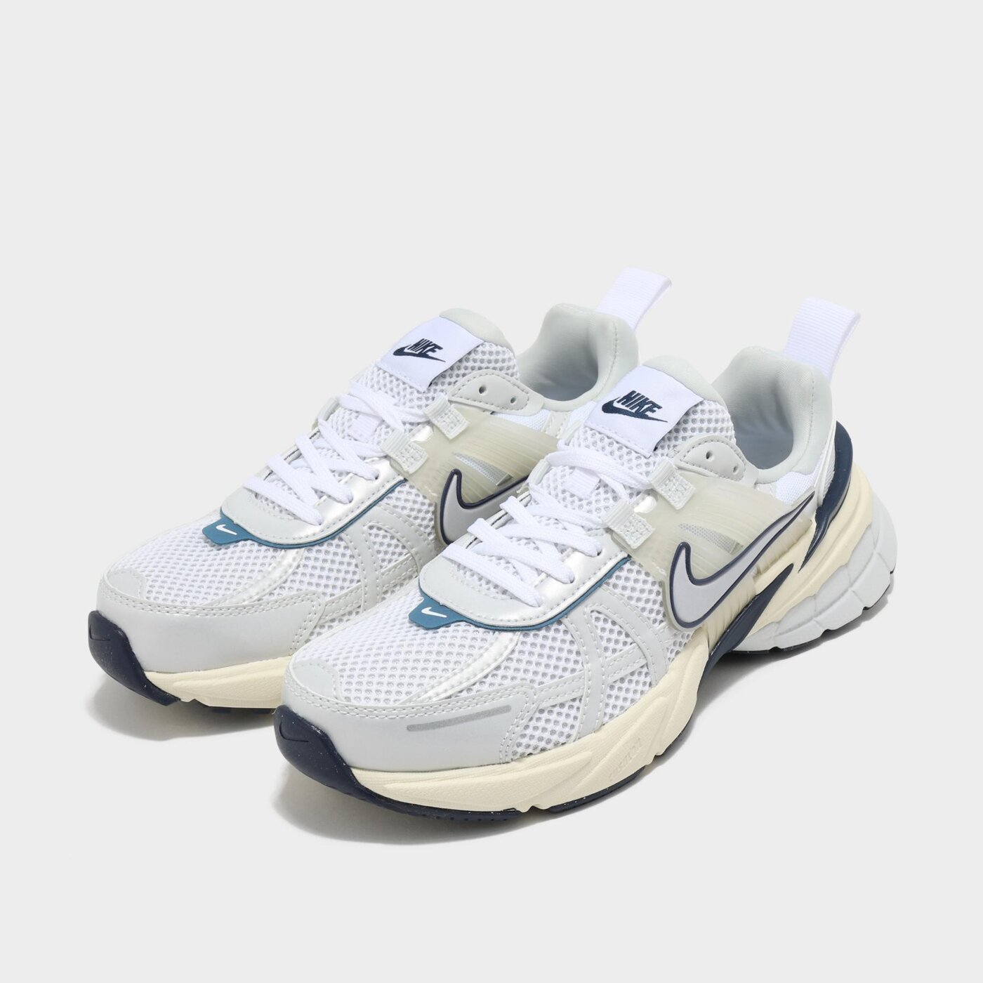 Buty sportowe damskie NIKE V2K RUN  fd0736-102 kolor biały