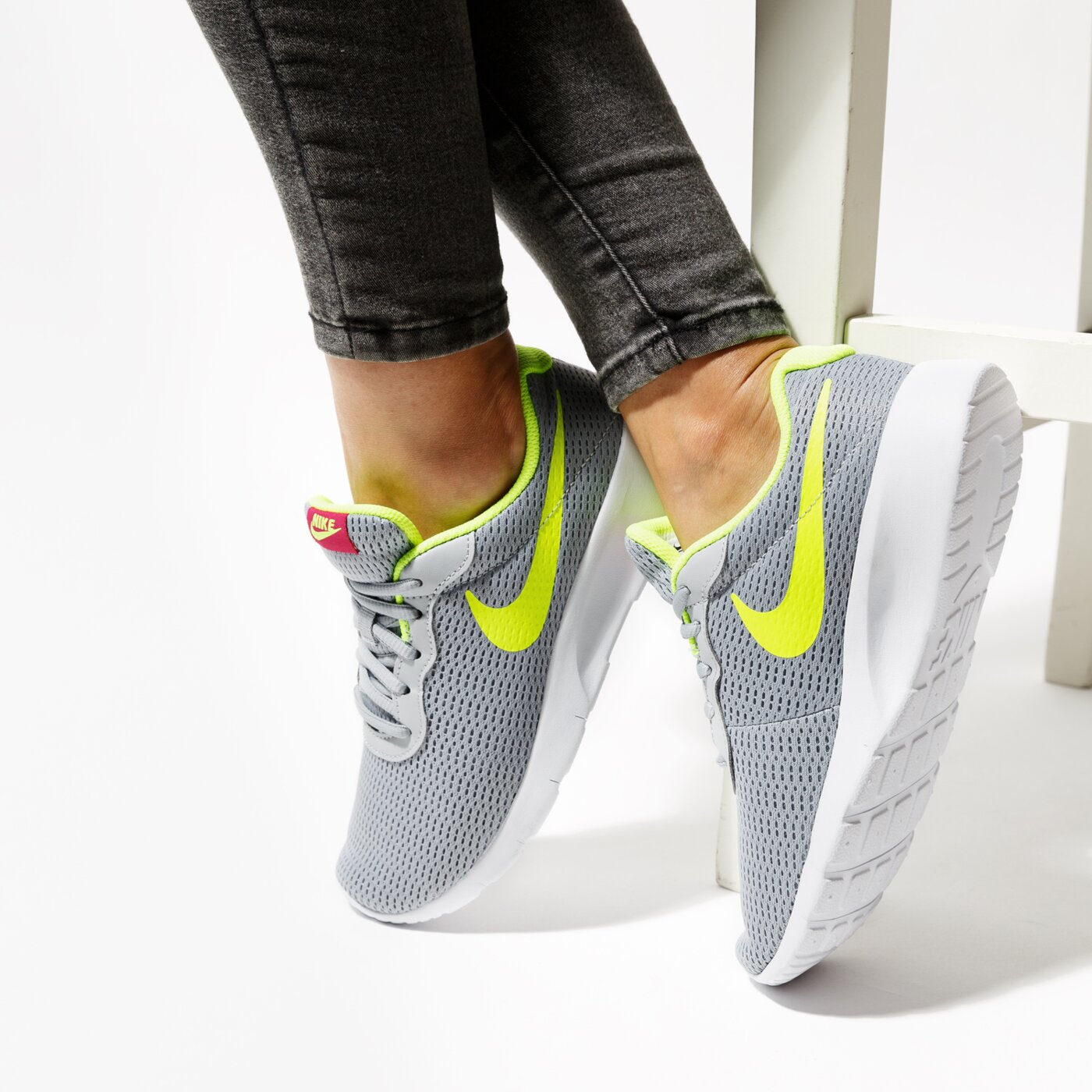 Buty dziecięce NIKE TANJUN (GS) 818381-022 kolor szary